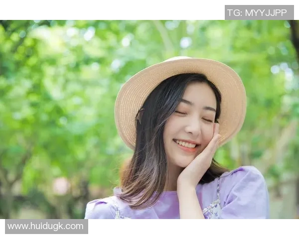 清秀气质尽显绿茵巨星风采青春阳光魅力闪耀绿场