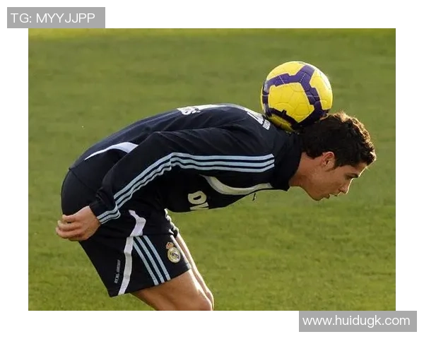 球星高强度个人训练揭秘提升足球竞技水平的方法与实战应用 球星高强度个人训练揭秘提升足球竞技水平的方法与实战应用