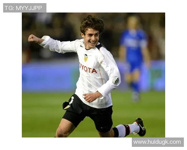 足球球星美颜解析:从外貌到气质,如何打造完美的运动偶像形象 足球球星美颜解析:从外貌到气质,如何打造完美的运动偶像形象