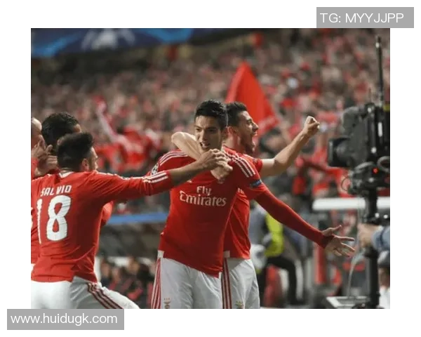 拜仁慕尼黑足球队11号球星最新身份揭秘与他在球队中的关键作用分析 拜仁慕尼黑足球队11号球星最新身份揭秘与他在球队中的关键作用分析